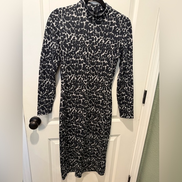 Ted Baker Dresses & Skirts - Ted Baker Black & White Animal Printed Long Sleeve Midi Dress